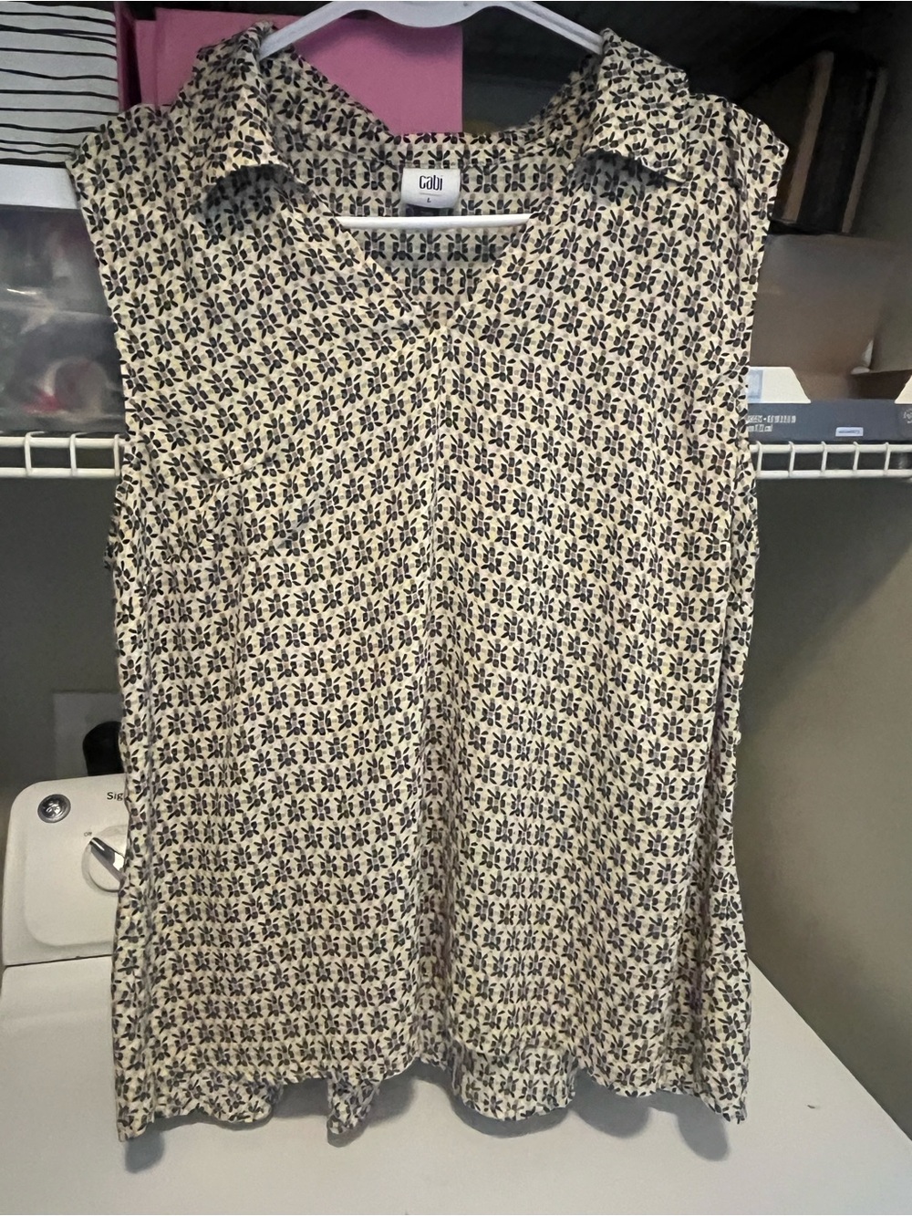 Cabi sleeveless pullover sleeveless top size large